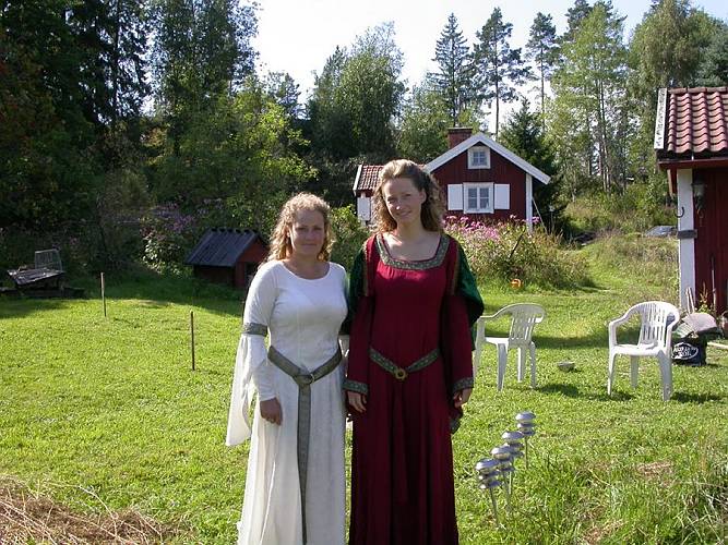 Marie och tove poserar